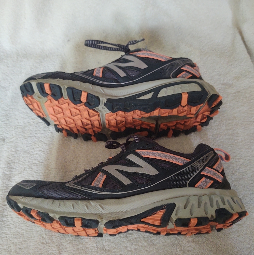 New Balance All Terrain women's sneakers size 7.5 - Picture 3 of 11